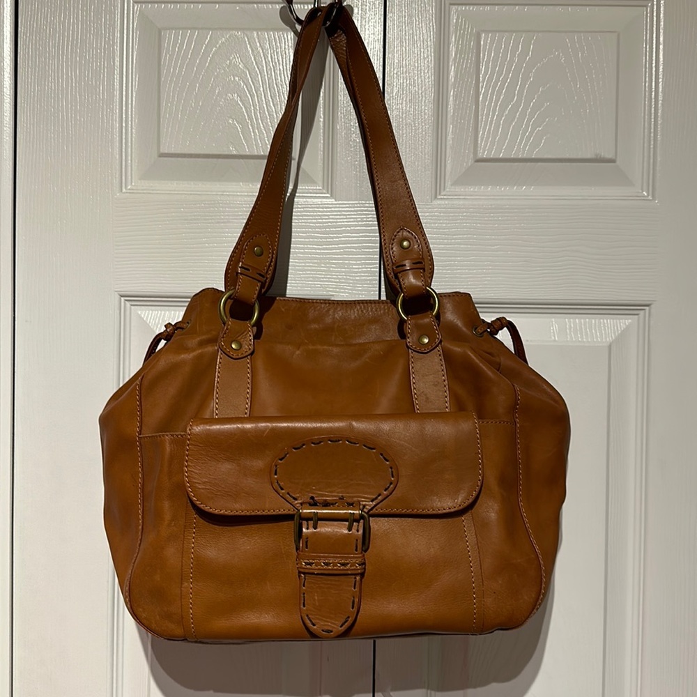 Beautiful Italian leather leather Cornillac with lots of pockets inside 14 x 18”